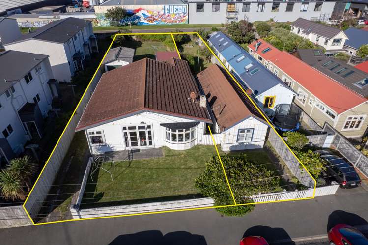 73 Apu Crescent Lyall Bay_15