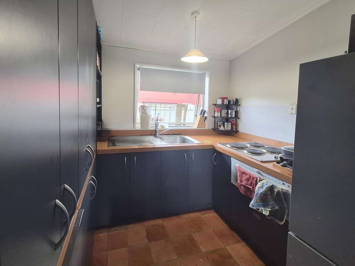 Two Bedroom Flat Close to Town 2