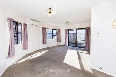 3/28 Logan Street_3