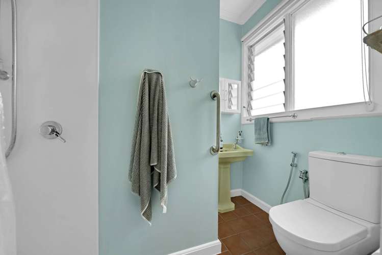 32 Derwent Crescent Titirangi_14