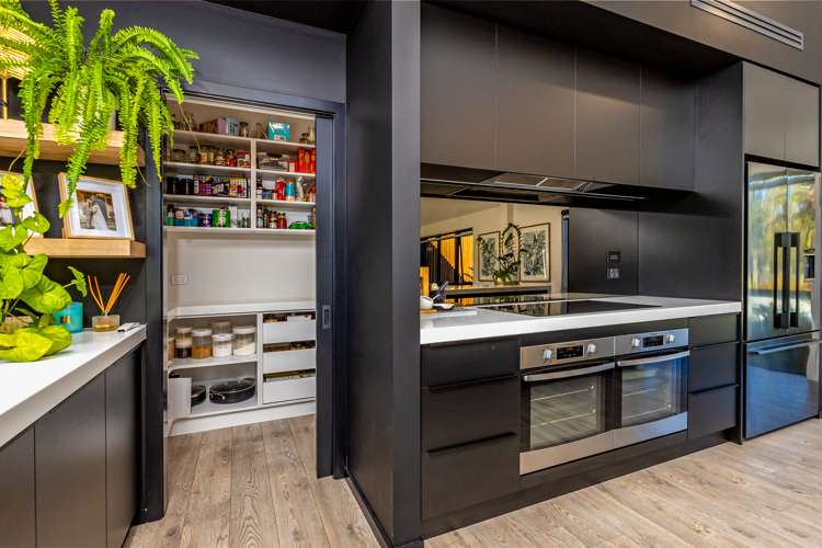 162 Beach Road East Elgin_11