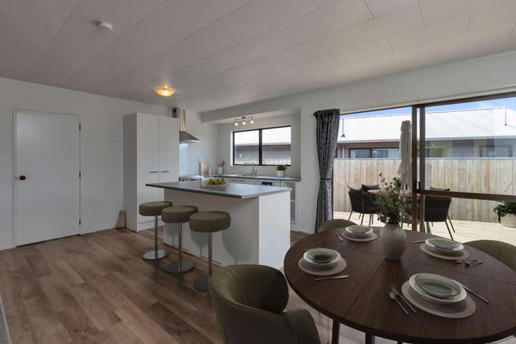 114 Paramount Parade_5