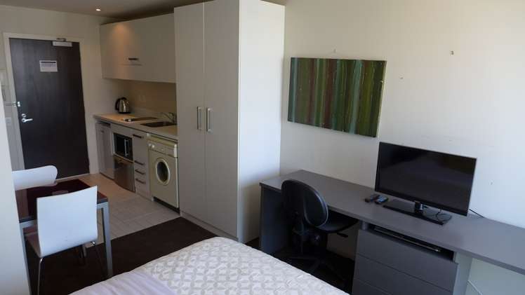 2304/10 Waterloo Quadrant Auckland Central_5