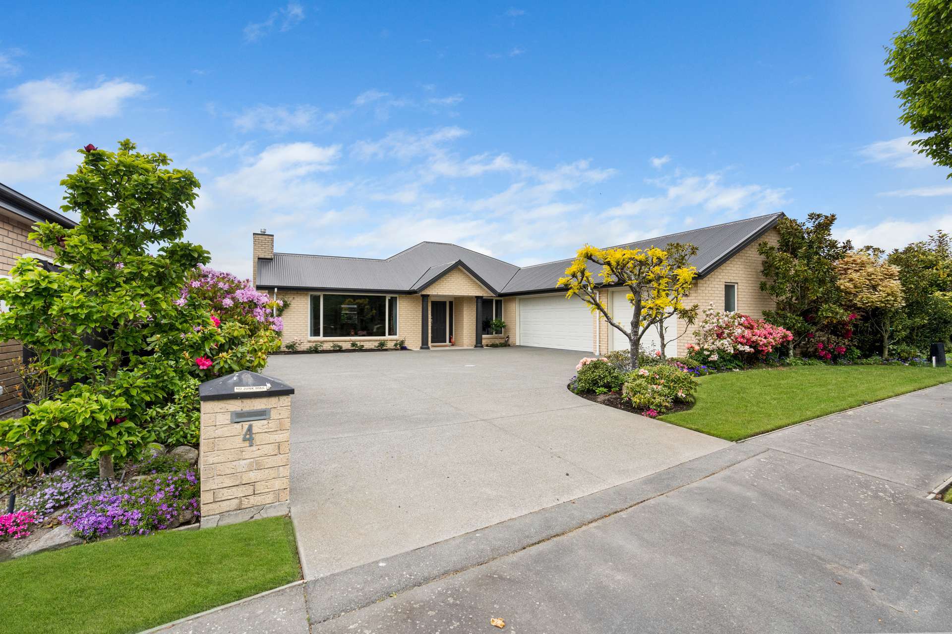 4 Fw Delamain Drive Yaldhurst_0