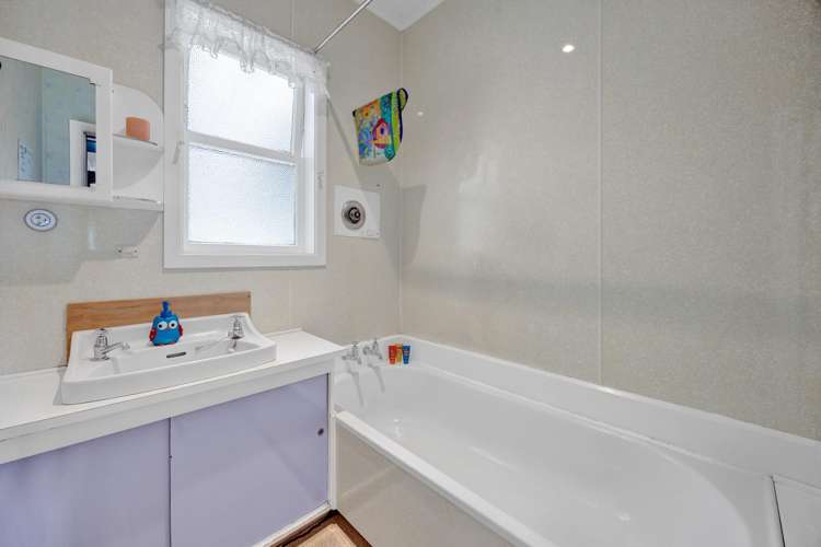 4 Kerry Lane Hawera_20