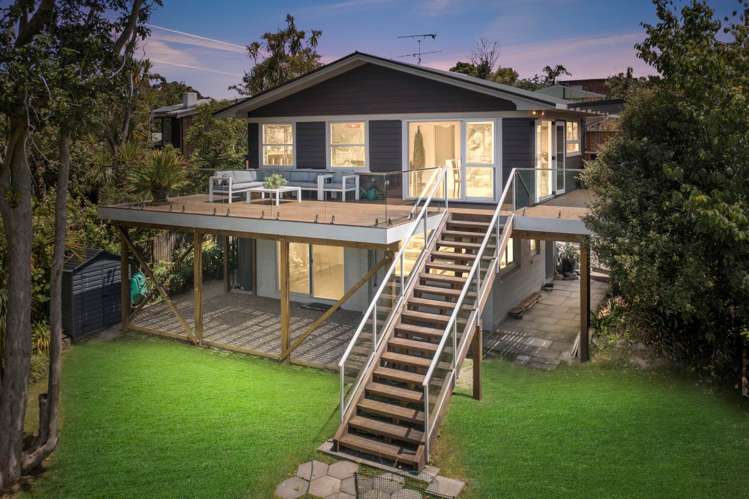 6 Valkyria Place Beach Haven_0