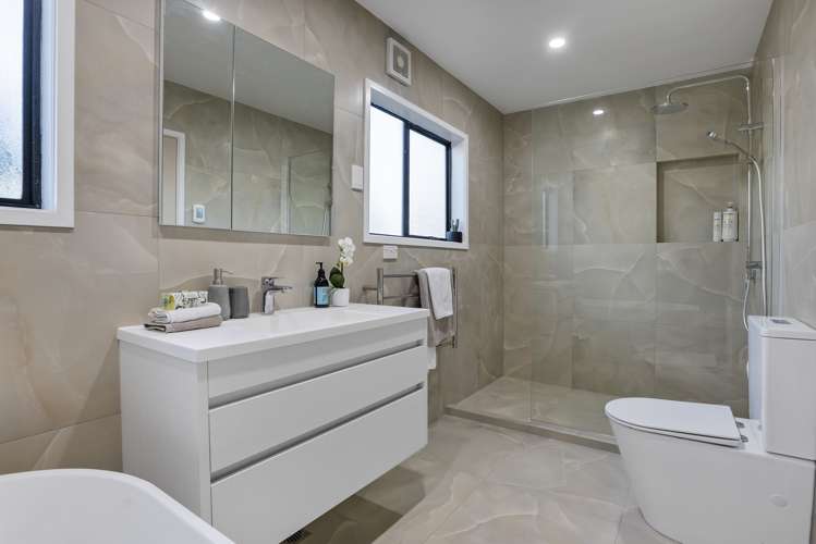 2/184 Norman Lesser Drive Saint Johns_13