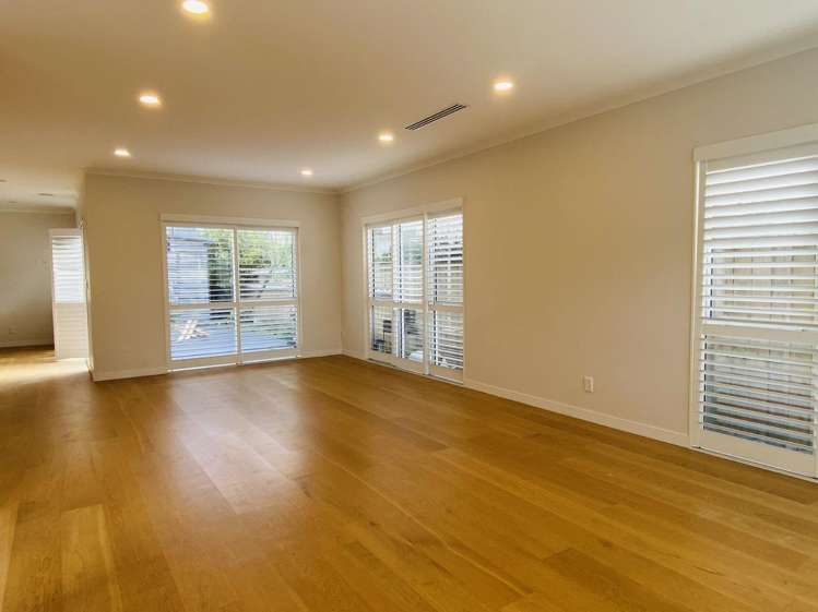 21 Hangar Lane 11428_2