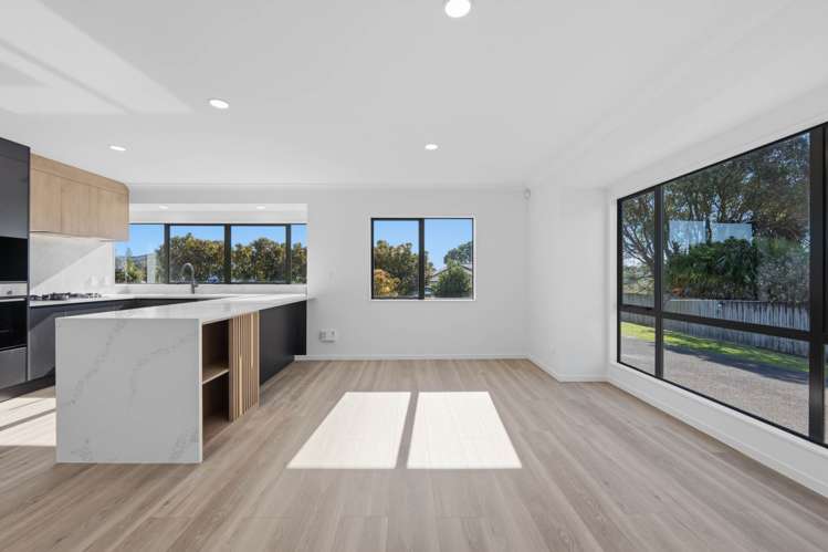 8 Emsworth Court_5