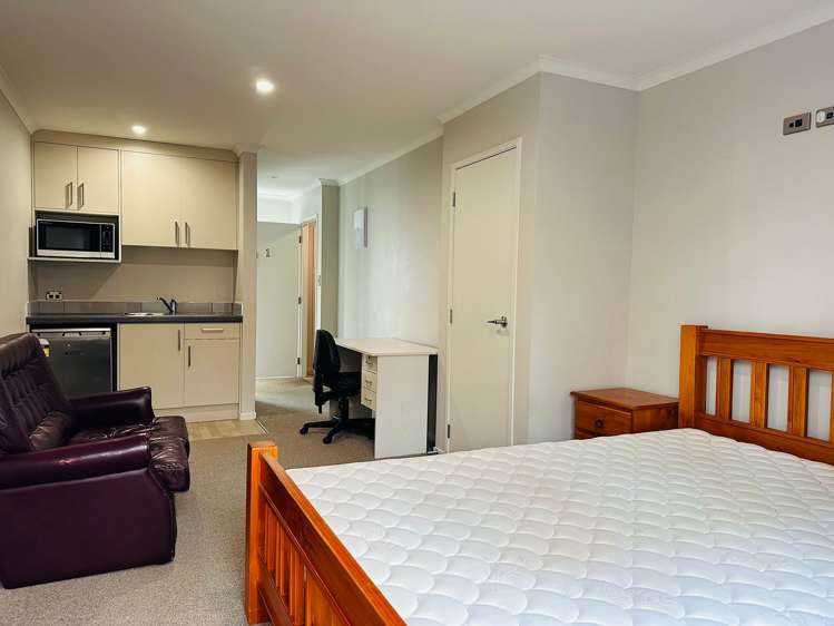 Room 1, 6/181 Knighton Road Hillcrest_1