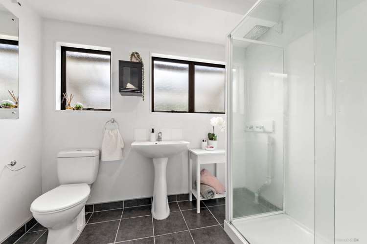 1/5 Hughes Terrace Te Atatu Peninsula_13