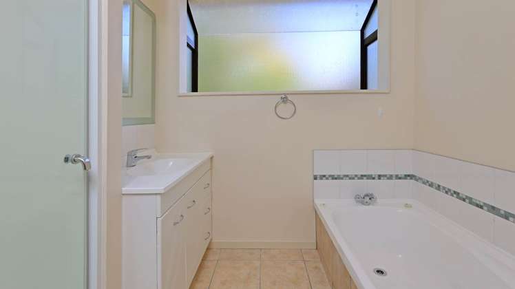 216 Solar Road Glen Eden_18