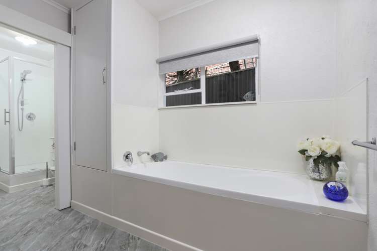 12 Rauhuia Crescent Parau_18