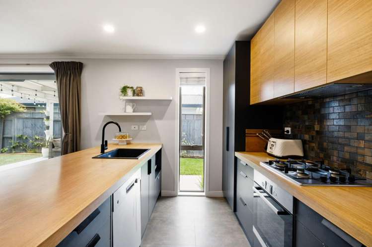 93 Scott Street 11373_9