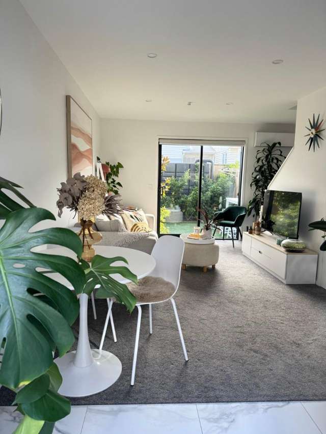 7/24 Yeovil Road Te Atatu Peninsula_1