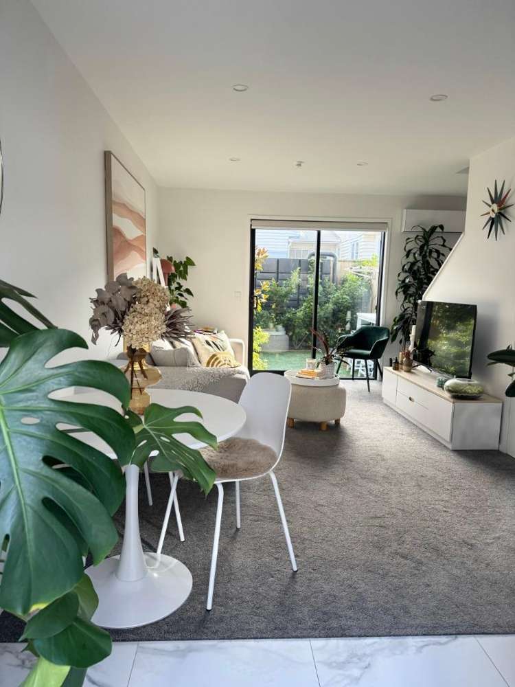 7/24 Yeovil Road Te Atatu Peninsula_1