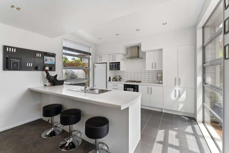 51 Te Puia Drive Aotea_3