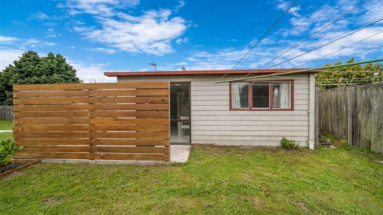 35 Avro Crescent Hornby_14