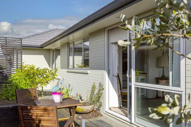 53 Chateau Crescent Rangatira Park_13