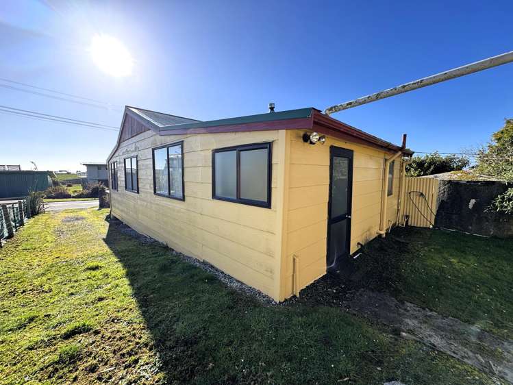 7 Rimu Street Kaka Point_20