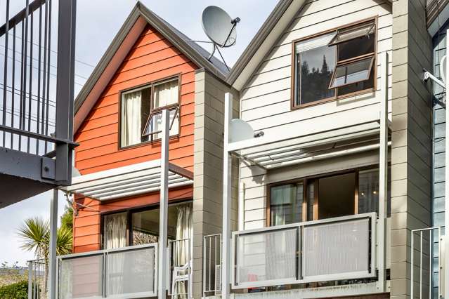 2/70 Robins Road Queenstown_1