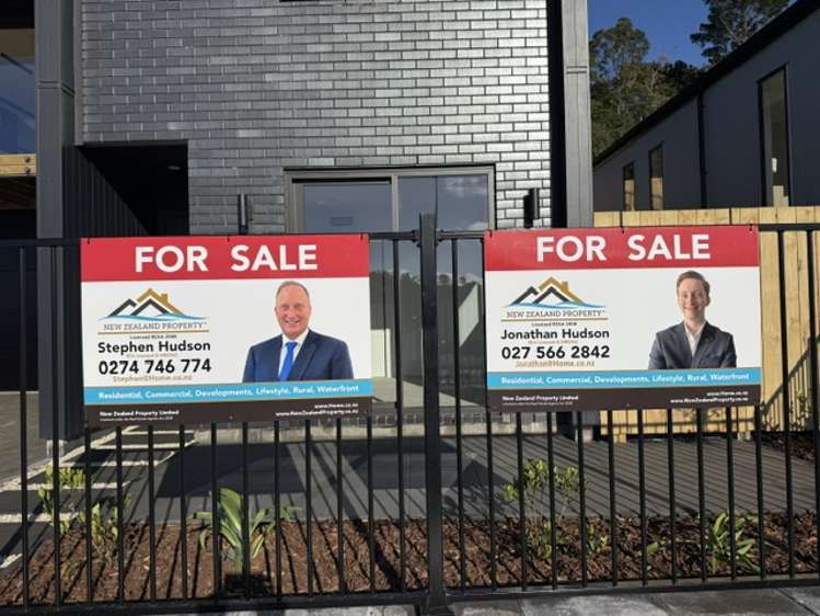 242F West Hoe Heights Orewa_10