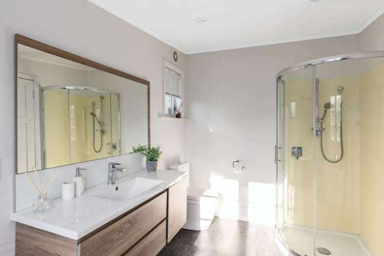 12a Heretaunga Square Silverstream_10