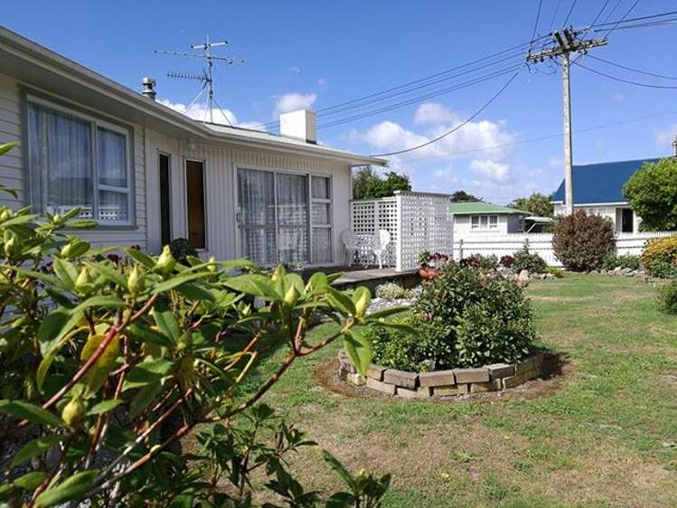 7 Hardie Grove Featherston_17