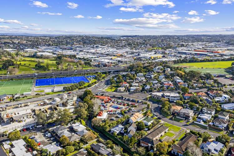 1 Forrest Hill Road and 4 Nile Road Milford_7