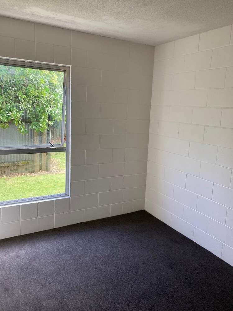 2/5a Kitchener Street 1055_4