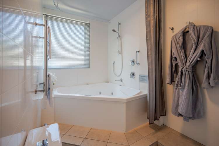 79c Beach Road Akaroa_14