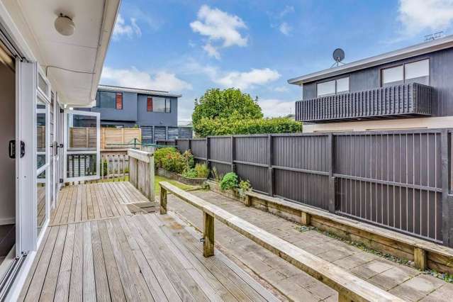 2/7 Lydia Avenue Northcote_2