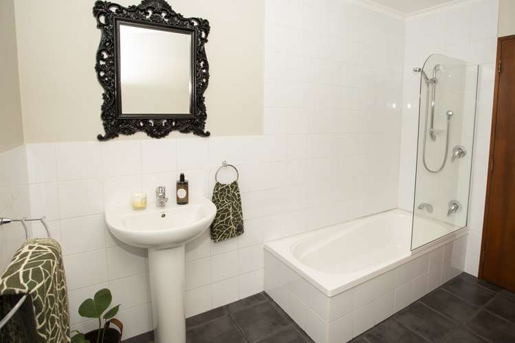 97 Racecourse Road Allenton_18