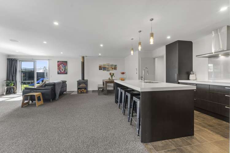 16 Magnetic Place Cromwell_5