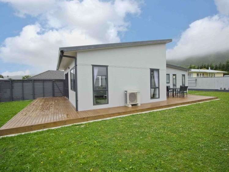 15 Fraser Colman Grove Wainuiomata_16
