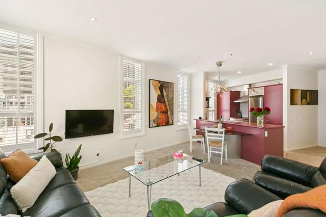 INVESTOR ALERT !! WATERFRONT APARTMENT !!