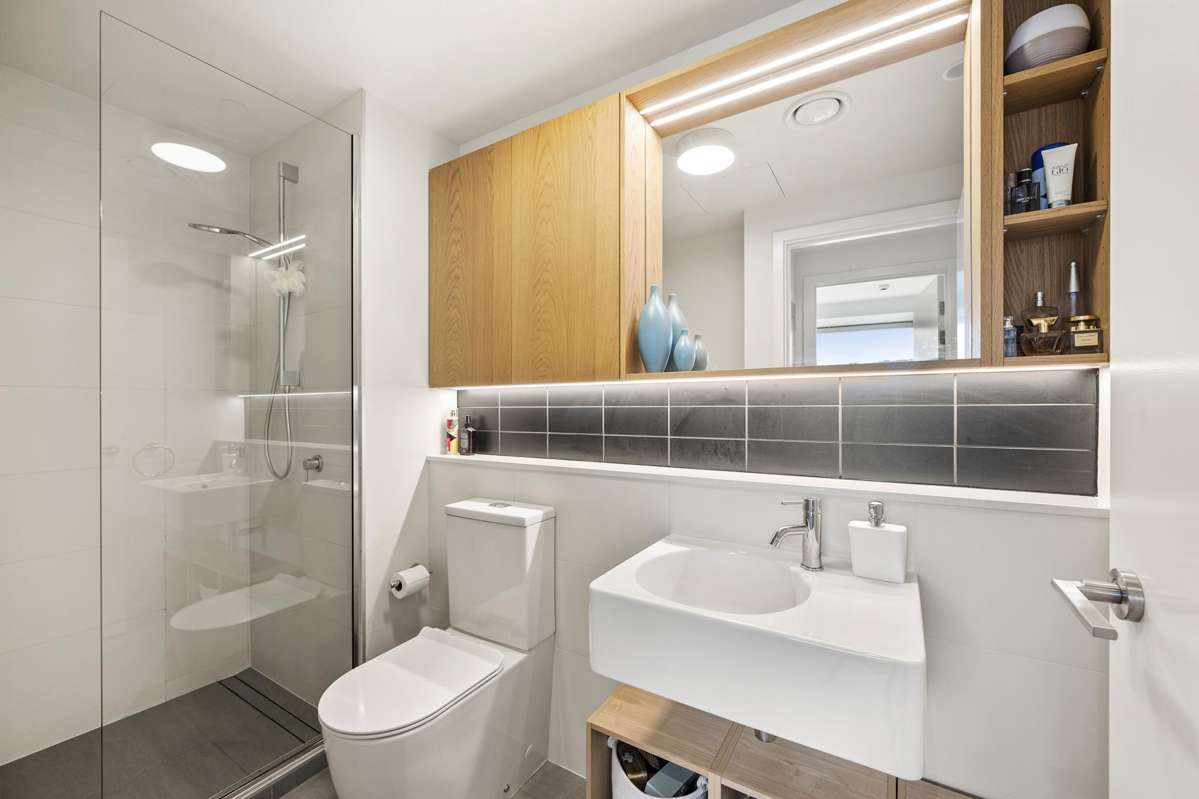 702/161 Victoria St_4