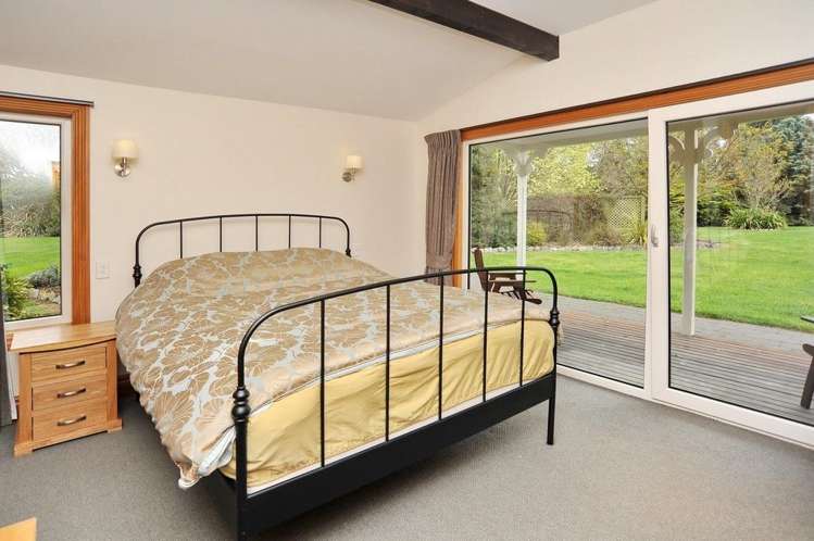 454 Johns Road Fernside_11