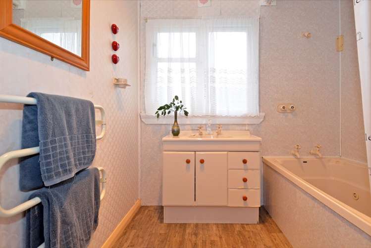 163 Easther Crescent Kew_12