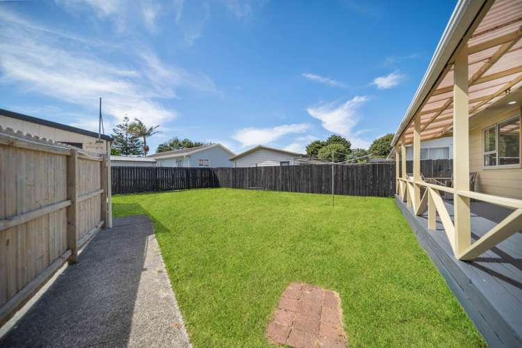 17 Sandrine Avenue Clover Park_16