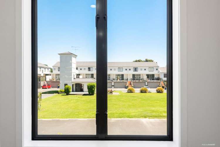 83/1 Ambrico Place New Lynn_2