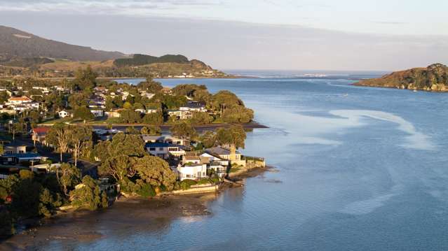 78 Wallis Street Raglan_1