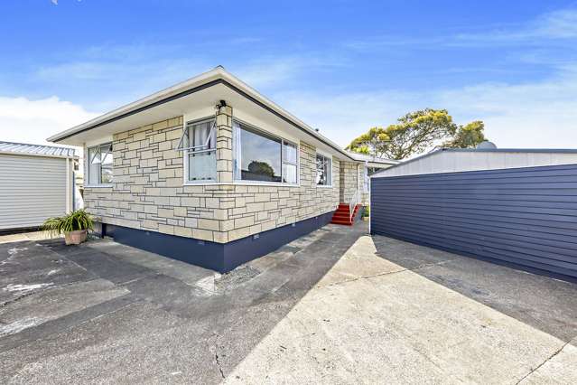 55 Staverton Crescent Mangere_1