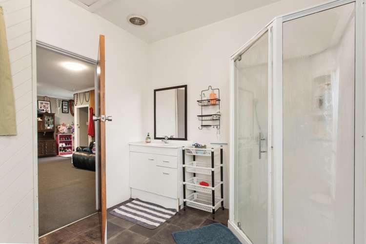 17 Woodham Courts Linwood_8