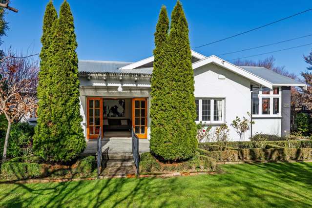 Top location & charm – South-bound owners say sell
