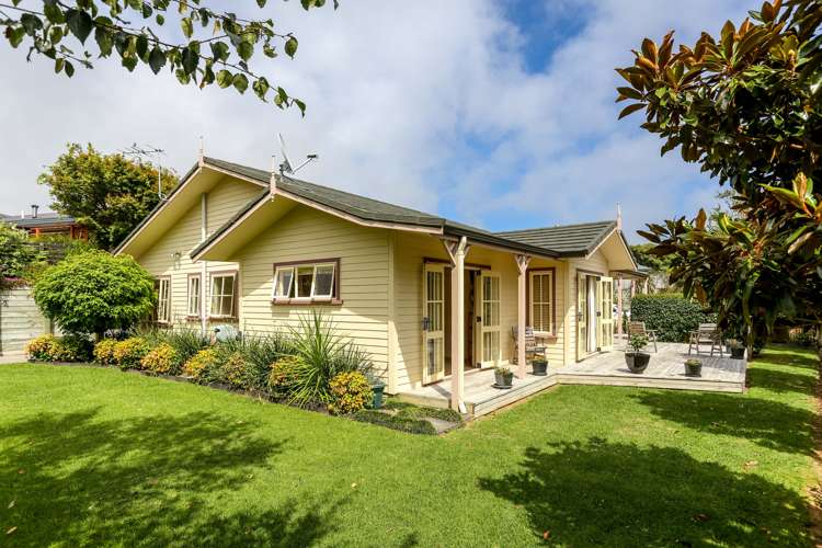 8 Maple Crescent Whalers Gate_1
