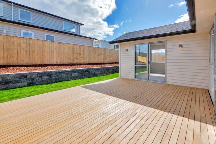 9 Canoe Lane Riverhead_16