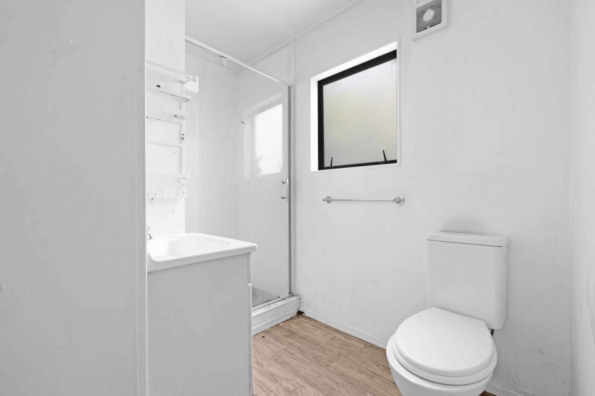 2/211 Weymouth Road_1