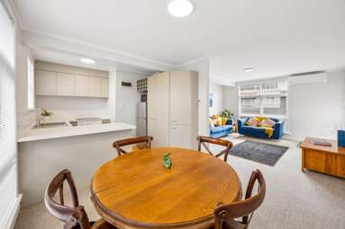3/27 Piccadilly Place_4
