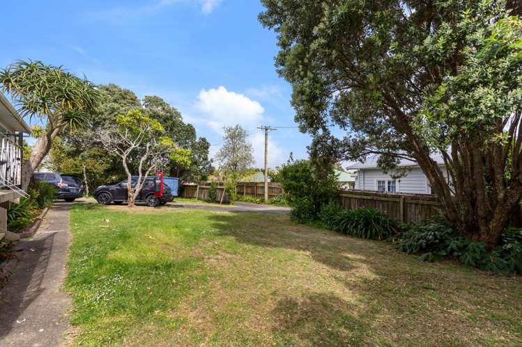 15 Craigbank Avenue New Lynn_12